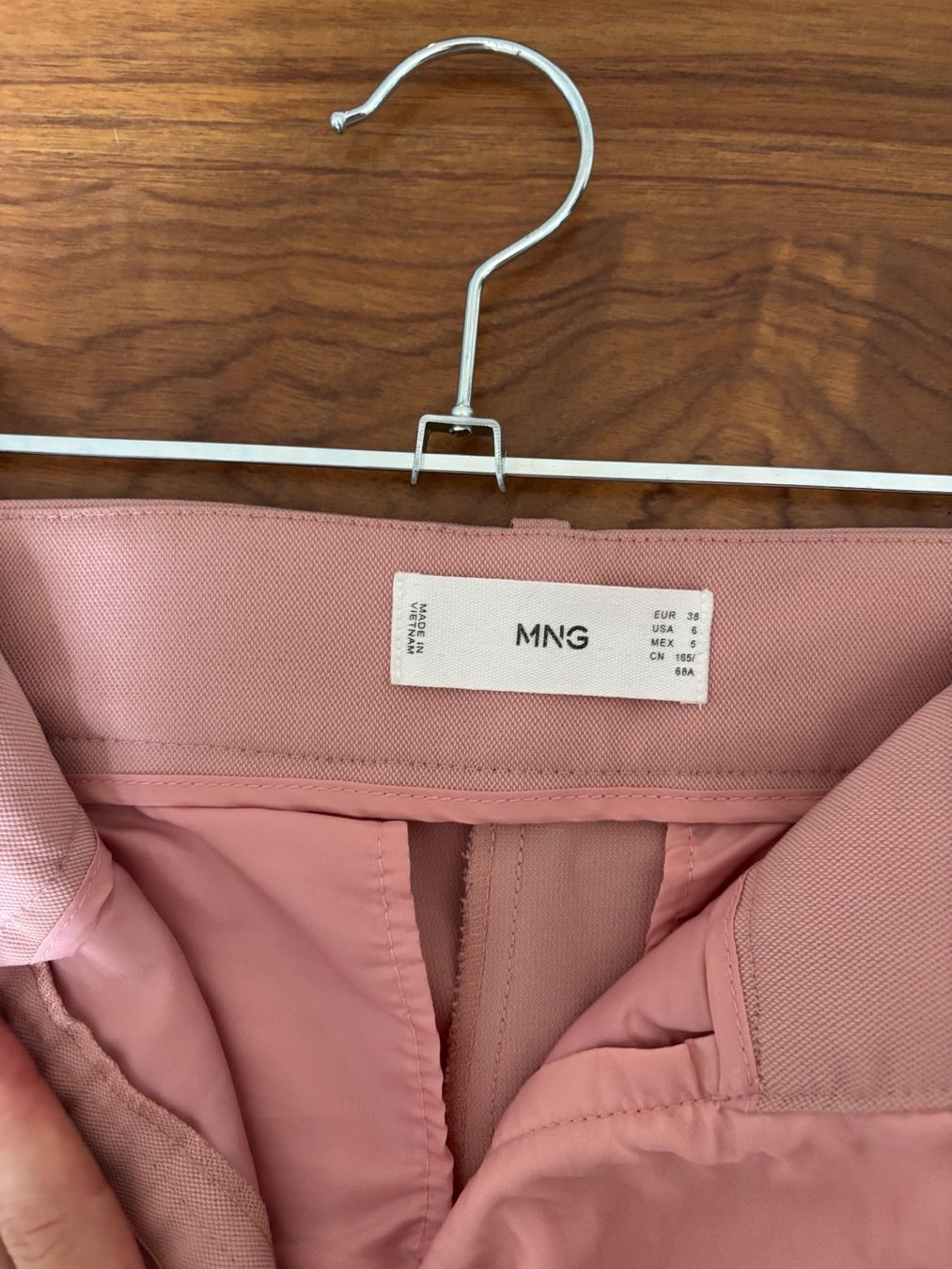 Mango Pantalons: Pantalon rose - 38 - Mango – D'occasion à Lausanne par ami_jjt5 2