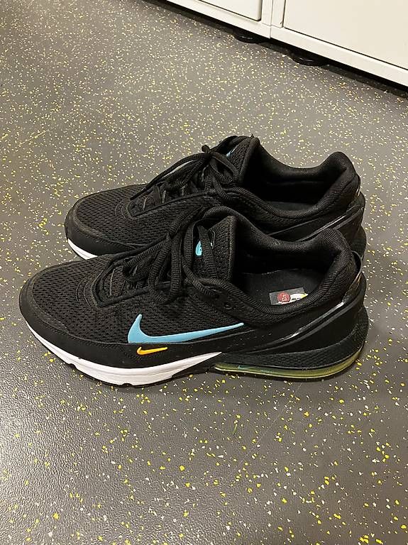 Nike Herrenschuhe: Nike Air Max 270 43 – Gebraucht aus Ittigen von san_9pr8