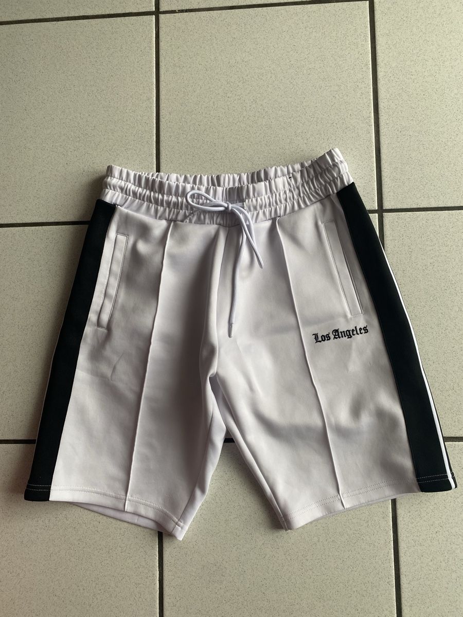 Pantalons: Shorts weiss Grösse M neuwertig – Neuf (Voir description) à Etziken par Byama