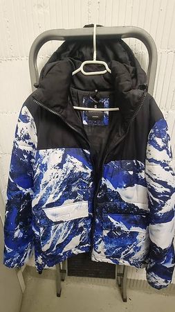 Schöne WINTER Jacke mit Kapuze, gefüttert