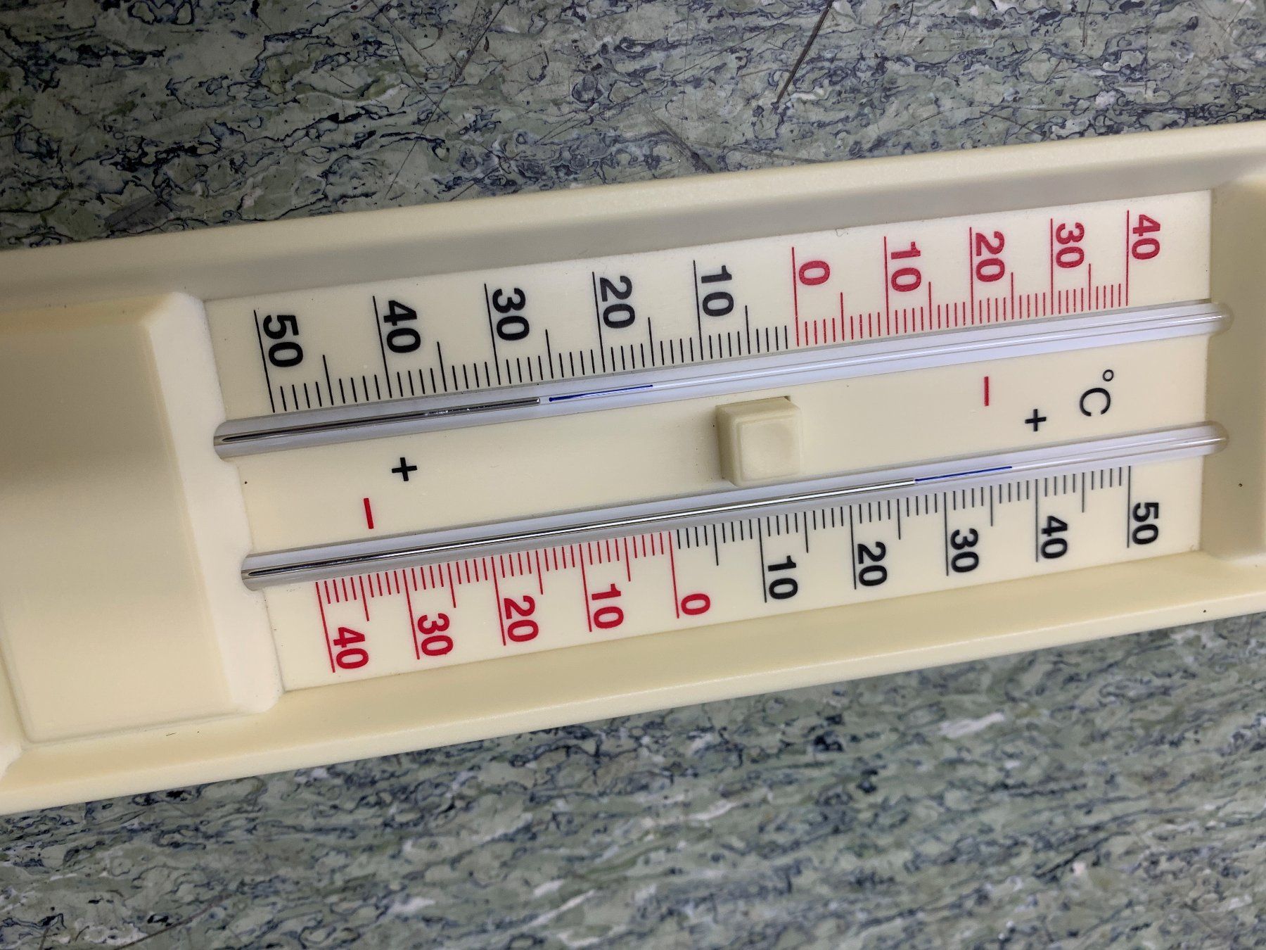 Sonstiges für Haushalt & Wohnen: Min-Max Thermometer Kunststoffgehäuse – Gebraucht aus Rickenbach SZ von Frickler 1