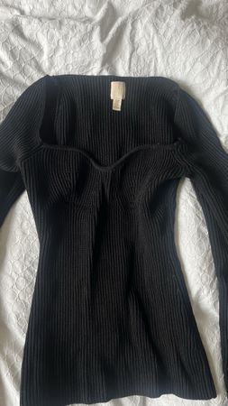 Schickes schwarzes Stricklangarm mit U-V Ausschnitt,