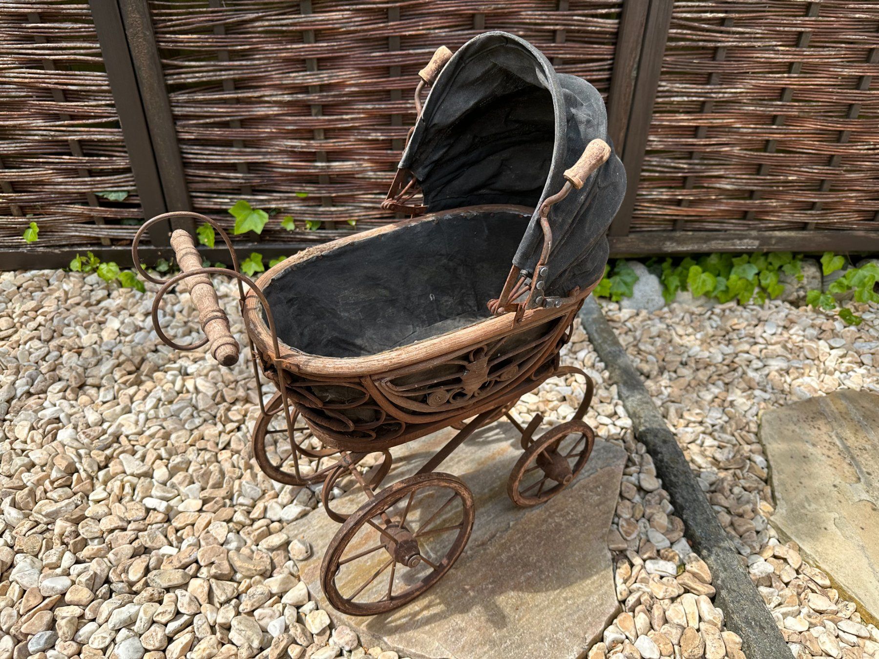 Alter Puppenwagen (Gebraucht) in Rheinfelden fr CHF 60  nur Abholung auf  Ricardo kaufen