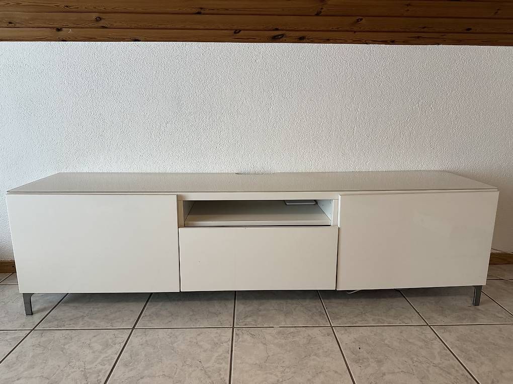 Mobili TV: Ikea TV-Möbel  – Usato da bennwil venduto da Knolm