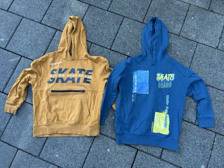 2 Kapuzenpullover Grösse 134-140 gelb und blau