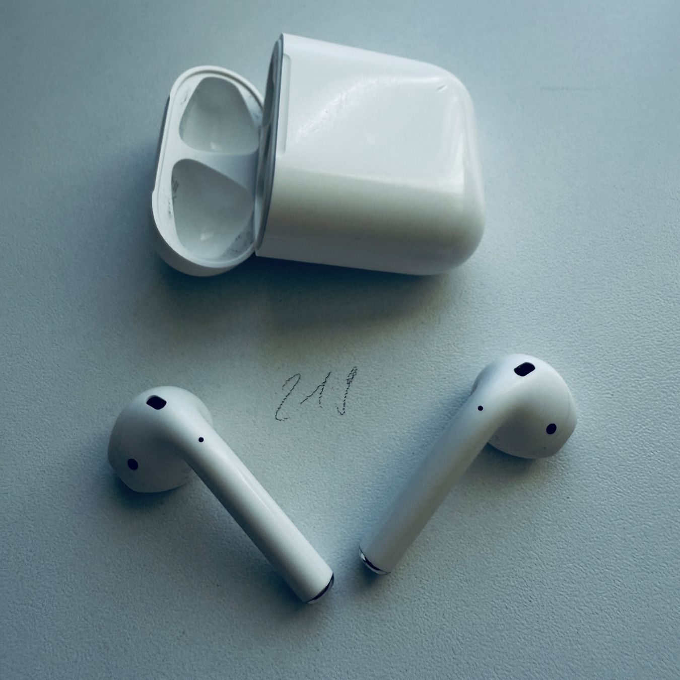 Apple Kopfhörer: Original Apple AirPods 2 Gen. Wireless Kopfhörer & Case – Gebraucht aus Basel von MY.AIRPODS.SHOP 1