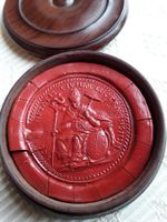 Rotes Siegel i.Holzbehälter Luzern ANTIK