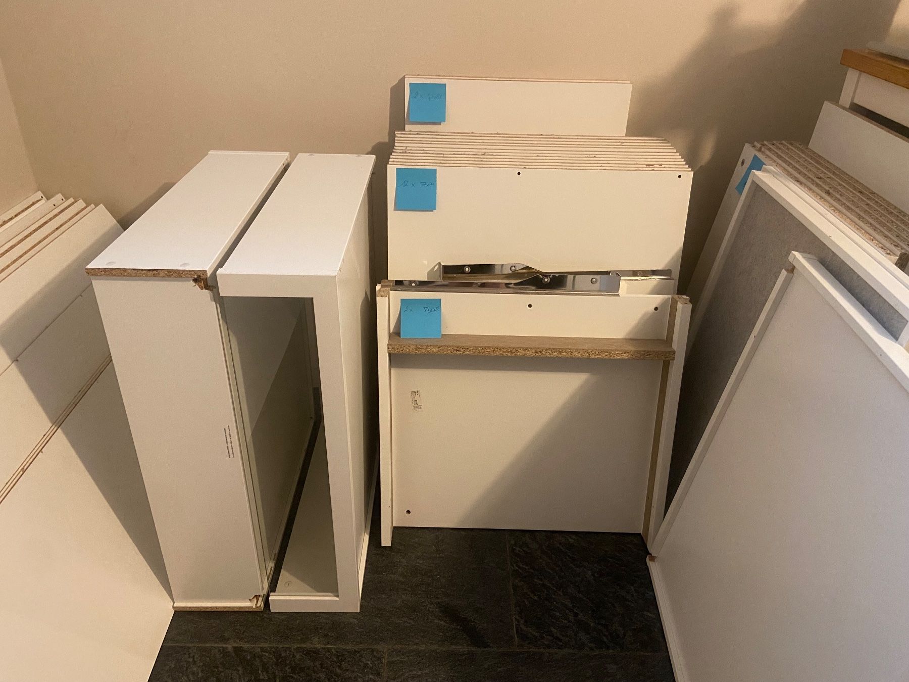 Ikea Armadi: Planches et éléments de meuble blancs en lot démonté – Usato da Biel/Bienne venduto da sop_s298 1