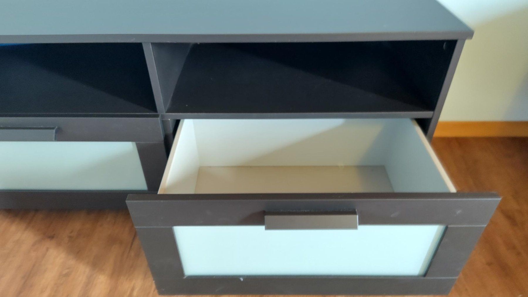 Ikea TV Möbel: TV-Tisch – Gebraucht aus Teufenthal AG von nik_z9fn 1