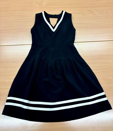 schwarzes Kleid mit weissen Streifen Gr. 40
