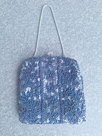 Abendtasche blau mit Perlen und Pailletten