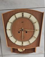 Wanduhr Effe, Holzgehäuse, Pendel, guter Zustand