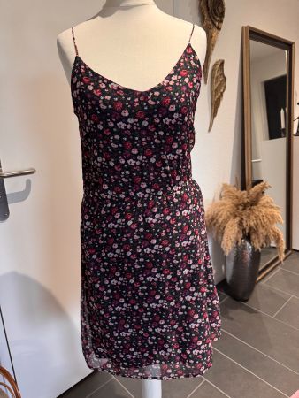 Leichtes Sommerkleid mit Blumenmuster von Vero Moda Gr. XS