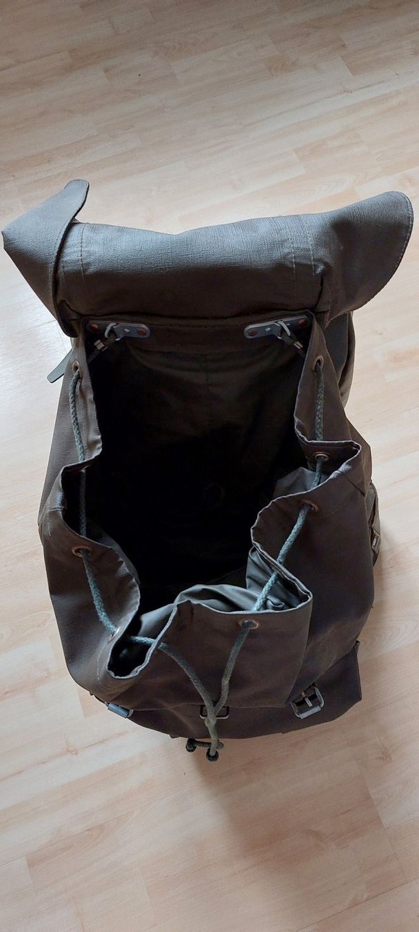 Schweizer Armee Zaini: Schweizer Militärrucksack – Usato da Lupfig venduto da Robob2 3