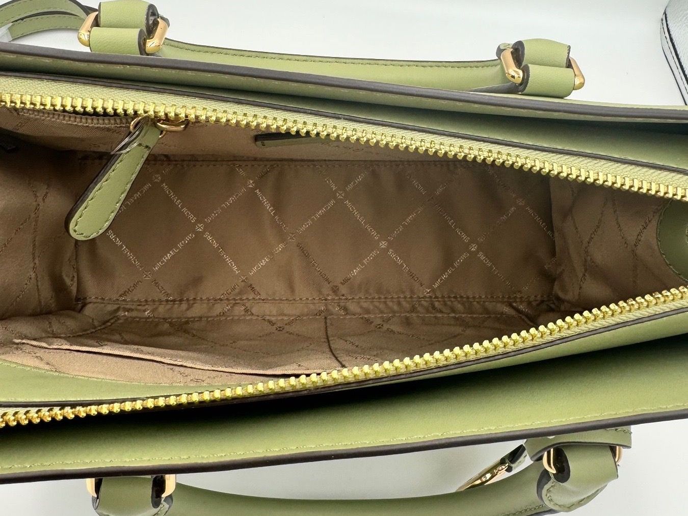 Michael Kors Borse da donna: Michael Kors Tasche light sage – Nuovo e nell'imballaggio originale da Wiedlisbach venduto da Sistershop 4
