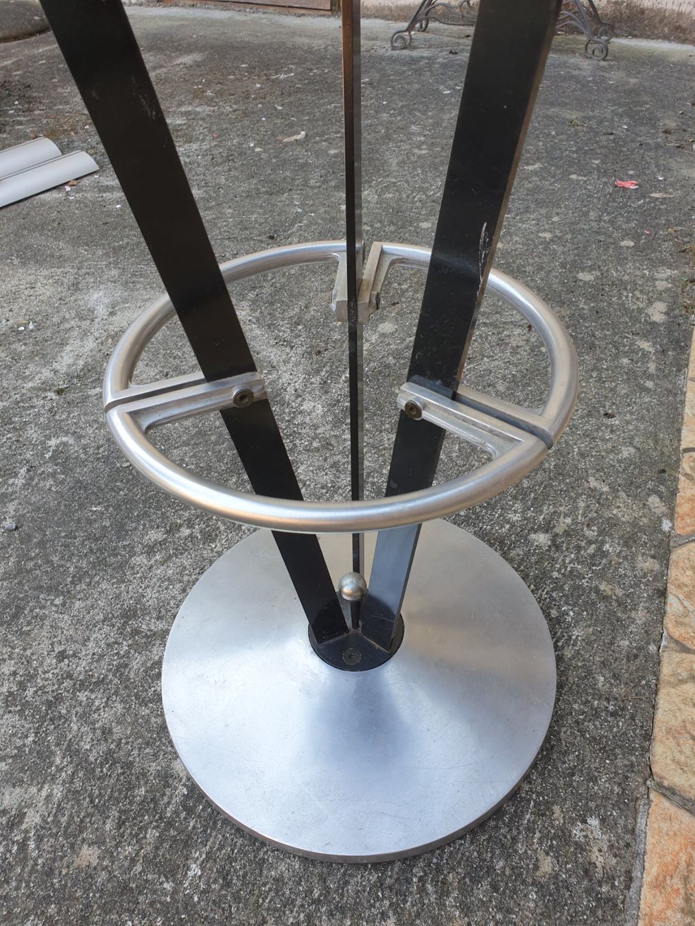 Sculptures & Statues: Barstool "Dry Martini" Design Pedro Miralles – D'occasion à rebstein par spacy73 3