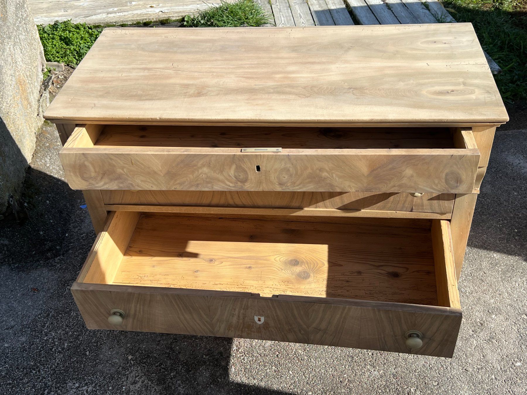Kommoden: ART 1140-L Commode noyer sablé – Gebraucht aus Pont-La-Ville von BCMGLEAL 3