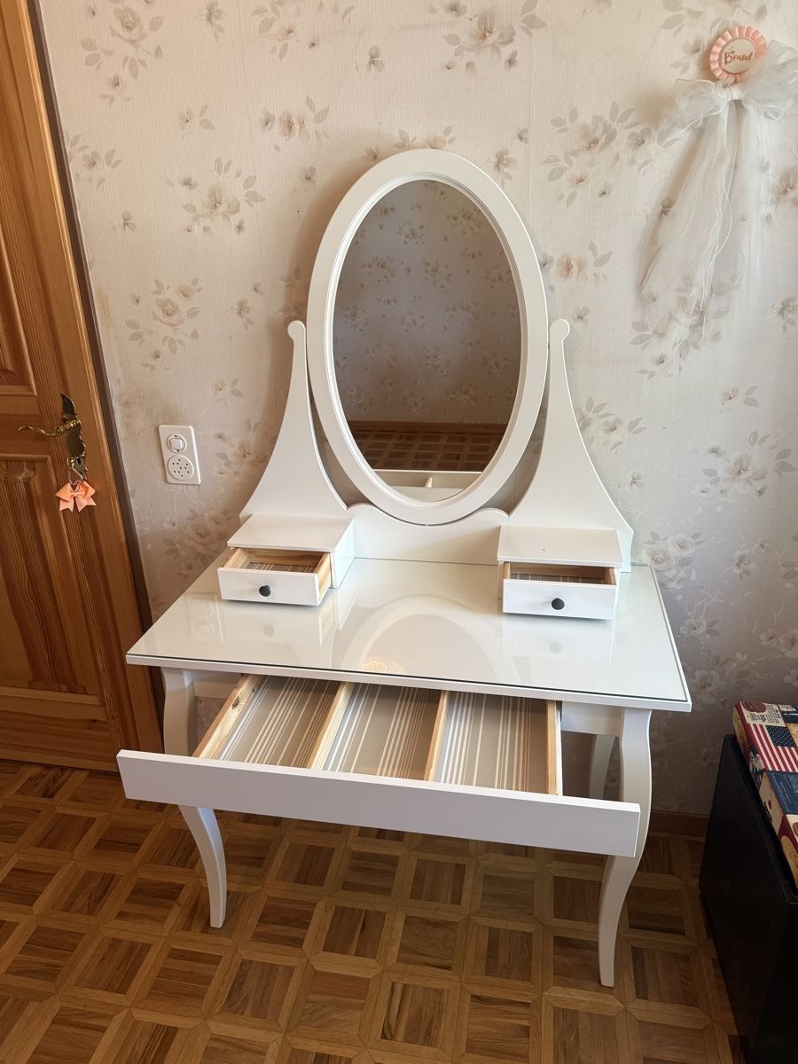 Ikea Coiffeuses: Hemnes Frisiertisch mit Spiegel – D'occasion à Dürnten par anja_r79 1