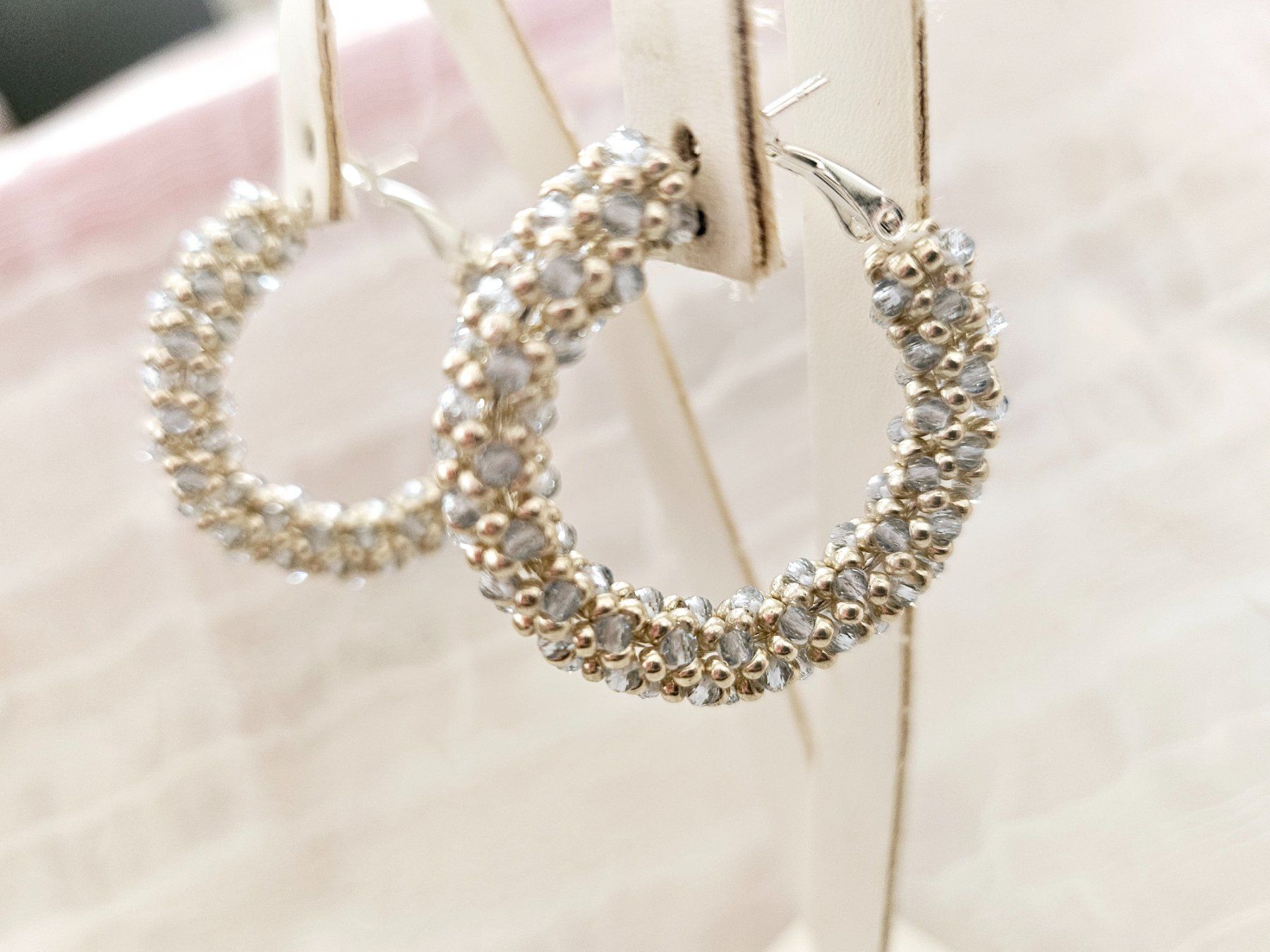 Orecchini pendenti & Orecchini a lobo: Elegante Creolen Ohrringe Hellblau/Silber Handmade – Nuovo (secondo la descrizione) da Dietikon venduto da Eleda 1