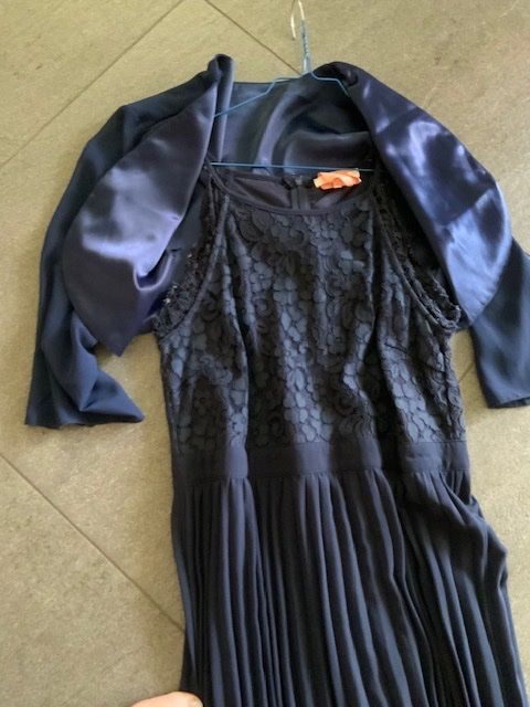 Robes: Festkleid lang mit Jäckchen – D'occasion à Schübelbach par S1CH 2