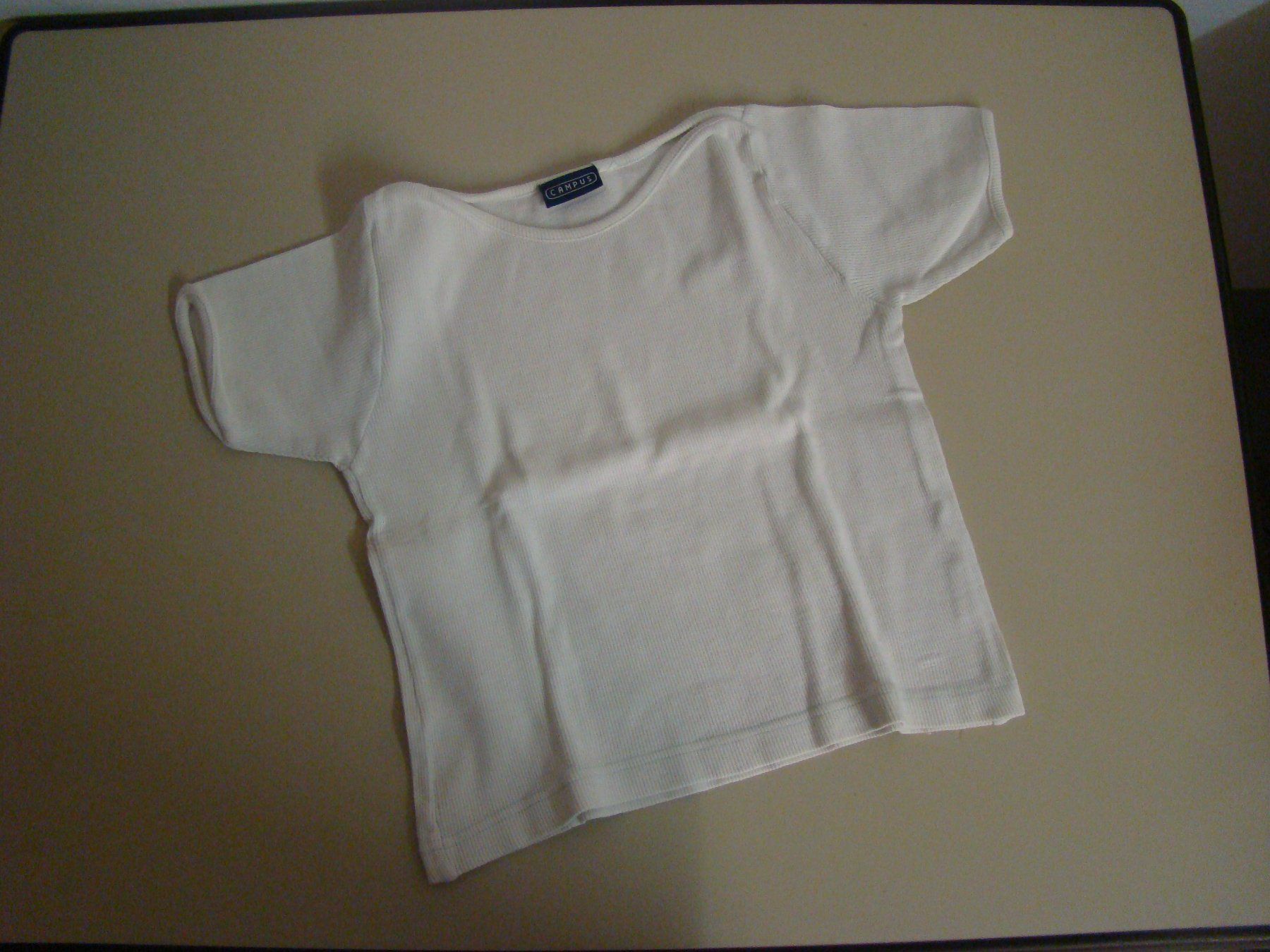 Camicette, T-shirt & Top: 1 T-Shirt und 1 Top Grösse 122 – Usato da Malters venduto da burzi 1