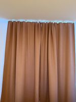 Rideaux couleur vieux rose avec traces etat correct