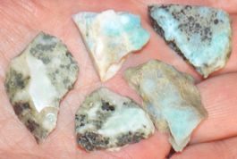 Mineralien Set L-4220 – 5 Stück Larimar Scheibe roh – 25 Gr.