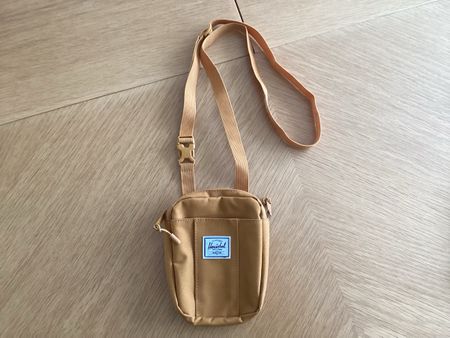 Herschel Umhängetasche klein braun für Sommer