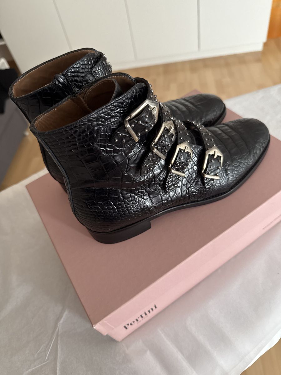 Scarpe da donna: Rockige Chelsea-Boots von Pertini – Nuovo (secondo la descrizione) da Geuensee venduto da Gagisi 1