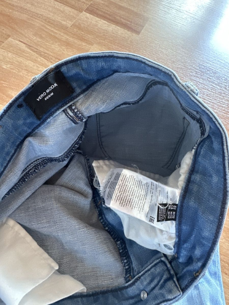 Vero Moda Jeans: Vero Moda Jeans, hellblau, destroyed Look, Gr. 32 – Usato da St.Gallen venduto da maierm01 1