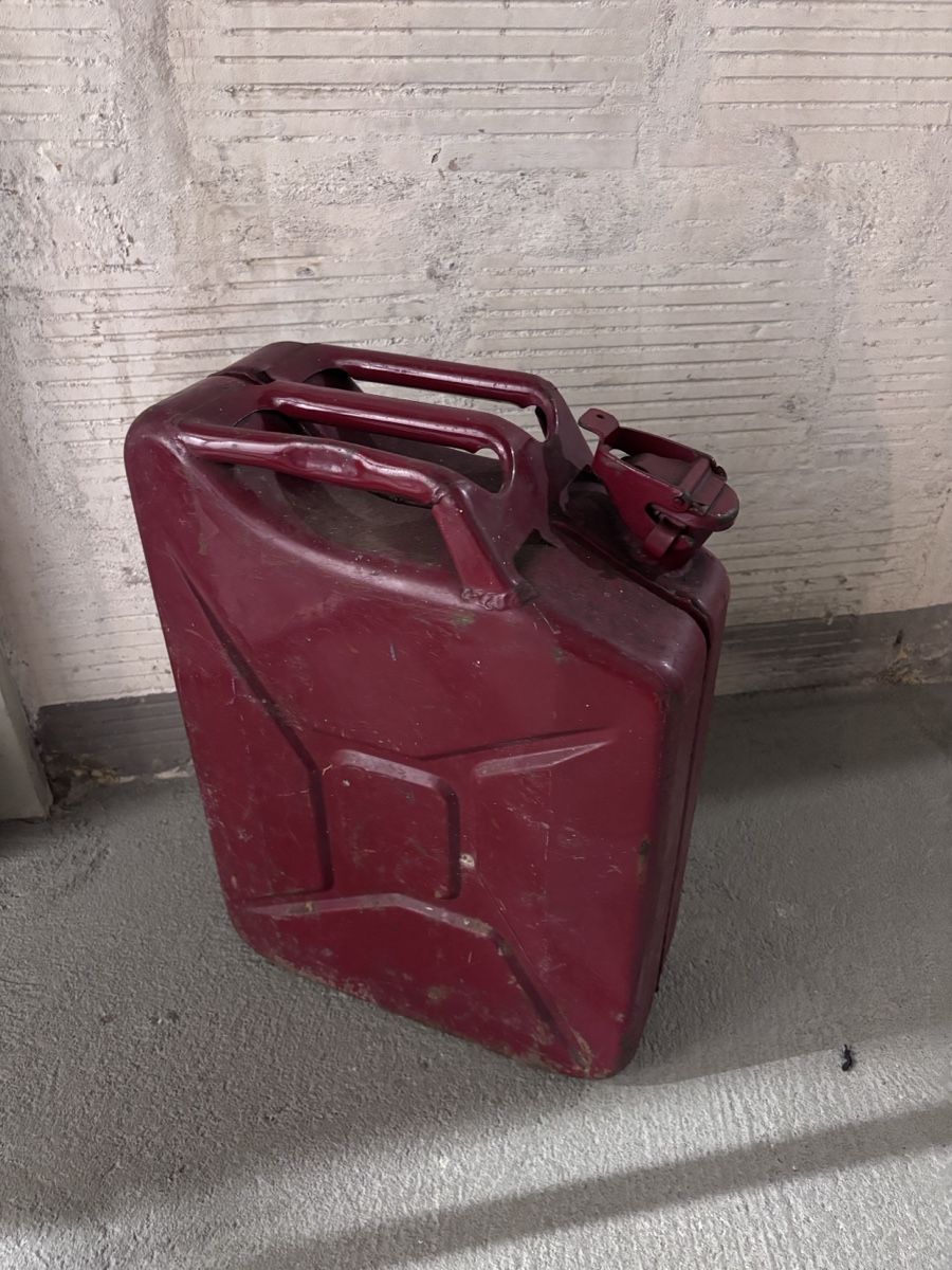 Bidons d’essence: Benzinkanister 20L rot Gebraucht – D'occasion à Zürich par Sutecs