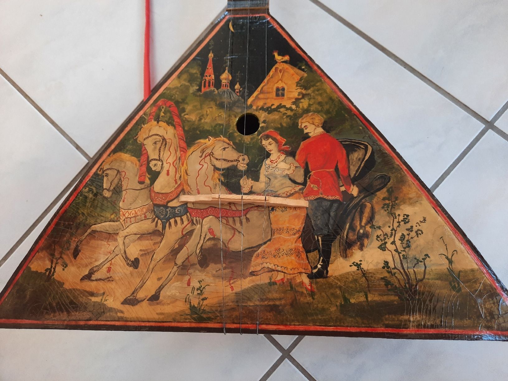 Strumenti musicali: BALALAÏKA, instrument RUSSE à 3 CORDES – Usato da Le Locle venduto da marylise01 1