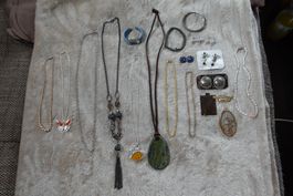 1 schönes 25 teiliges Modeschmuck Set