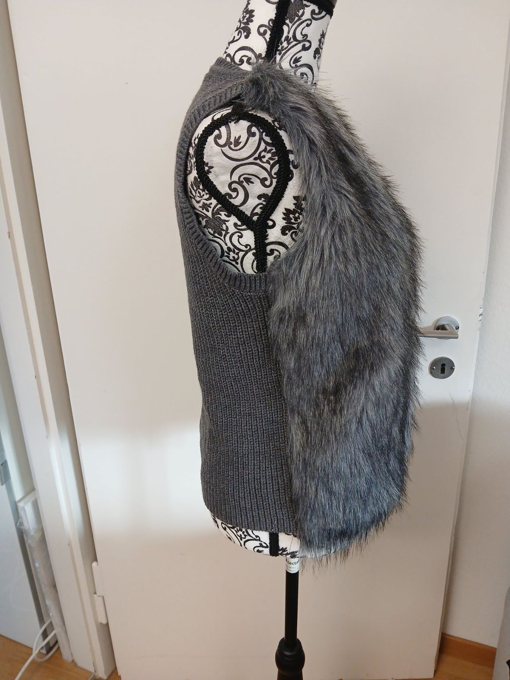Gilet & Giacche senza maniche: Kuschelige Winter-Fellweste Gr. S grau – Nuovo (secondo la descrizione) da Glattbrugg venduto da fin_66d8 2
