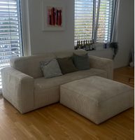 Beiges Cord-Sofa inkl. Hocker – sehr guter Zustand