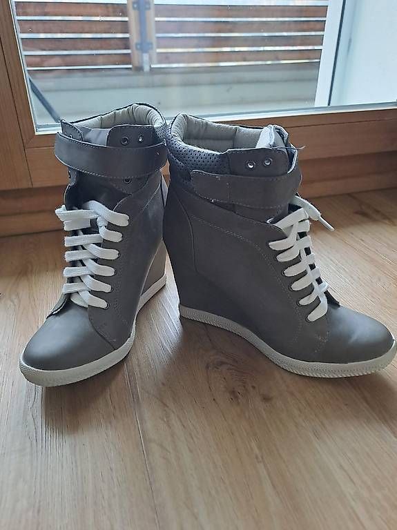 Scarpe da donna: Schuhe, Grösse 37 – Usato da Samedan venduto da t_p_8nvs 1