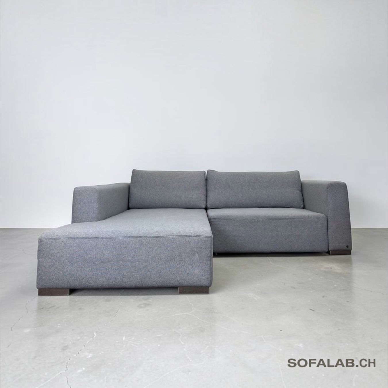 Tom Tailor Sofas: Heaven Tom Tailor Ecksofa Hellgrau mit Schlaffunktion – Gebraucht aus Bachenbülach von Sofalab.swiss
