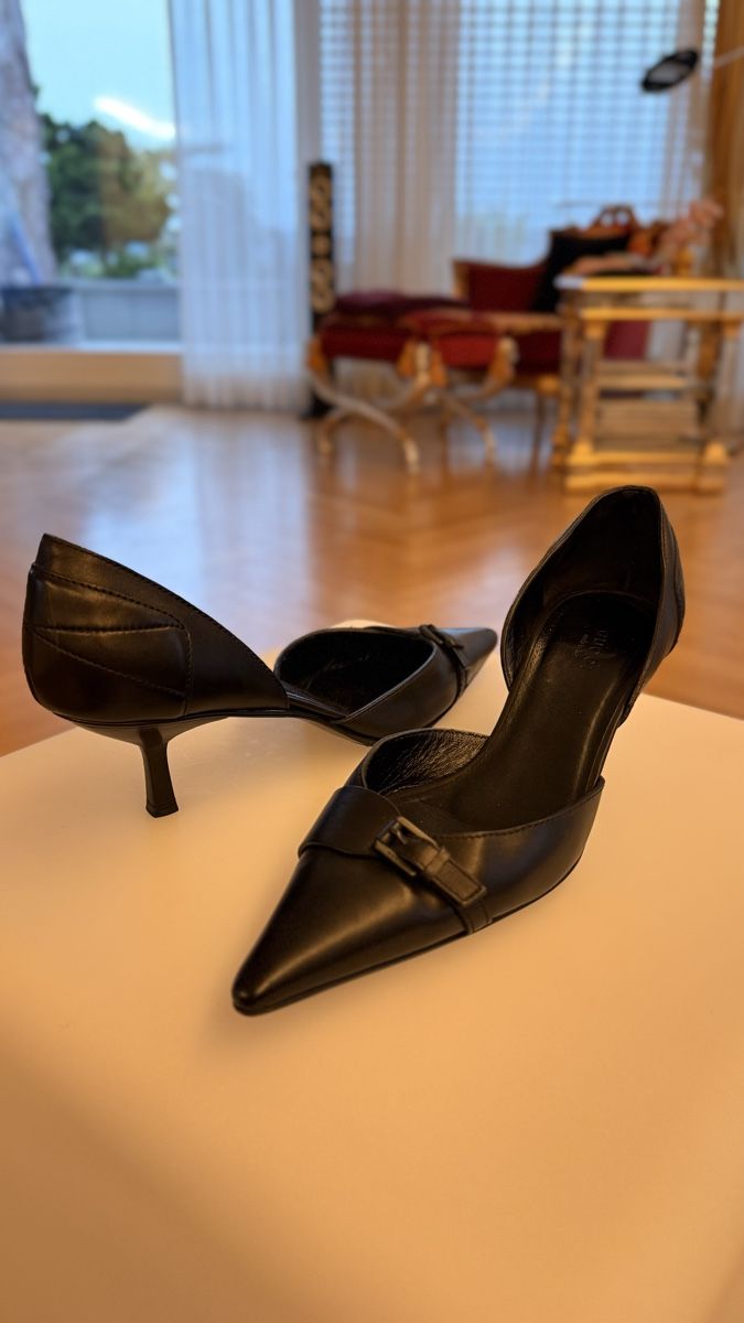 Scarpe da donna: Gucci Black Leather Pointed Heels – Usato da Zürich venduto da kin_bs2z 1