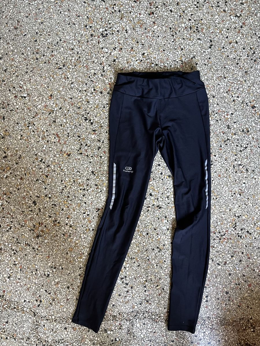 Decathlon Leggings: Black Leggins Decathlon  – Usato da Zürich venduto da cat_rsn7