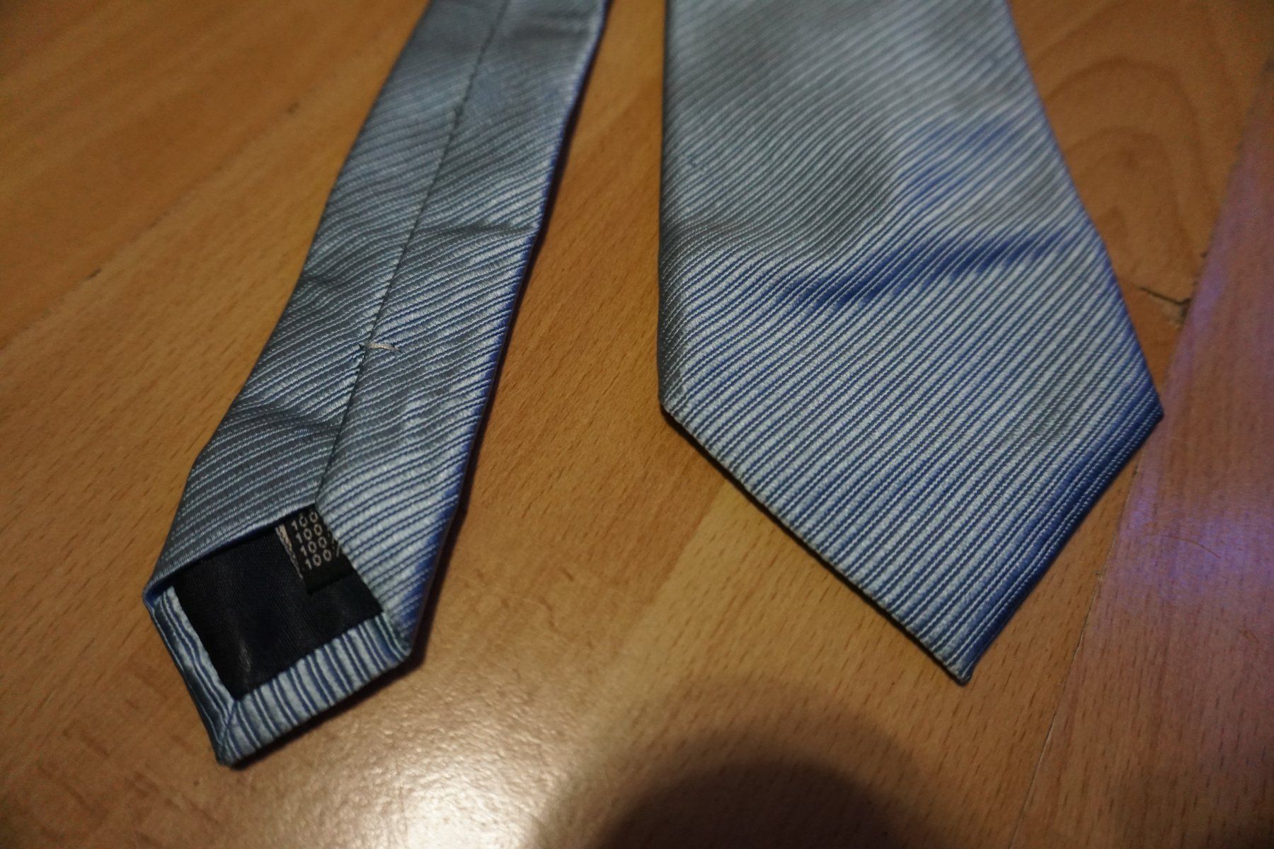 Cravatte: Elegante, hellblaue Herren Seidenkrawatte – Usato da Zürich venduto da einalemjena 1