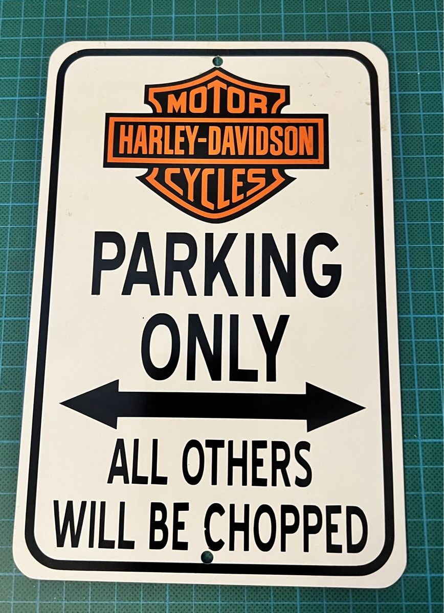 Harley-Davidson Insegne: Harley Davidson Parking only Schild  – Usato da Sevelen venduto da Ritiplampi 2