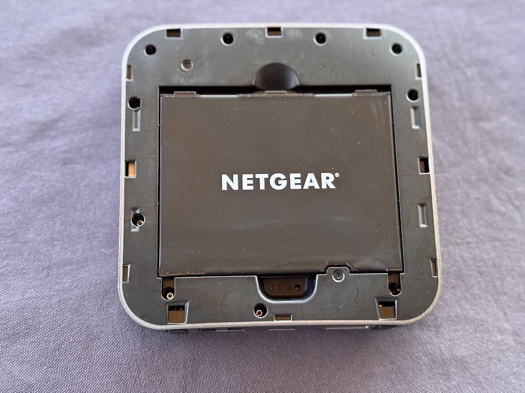 Modems & Routeurs: Netgear Nighthawk M2 routeur WLAN portable – D'occasion à Pully par Frankymedia 1