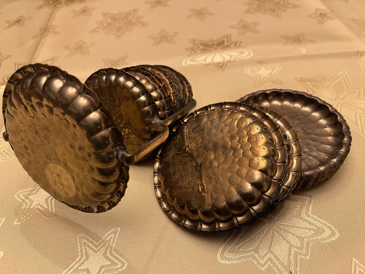 Sottobicchieri: Set MessingVintage Untersetzer mit Ständer je 12 – Usato da Urnäsch venduto da schneewittli. 2