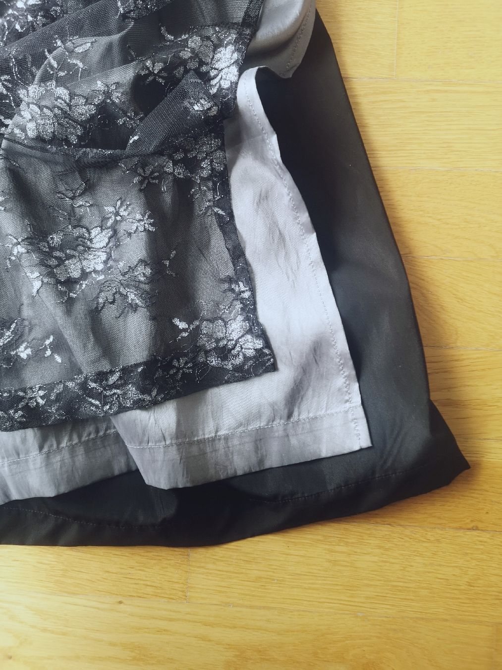 Vestiti: schönes Marjo Dirndl Gr. 44 schwarz, grau, silber – Usato da Niederbipp venduto da kevintifu20 3