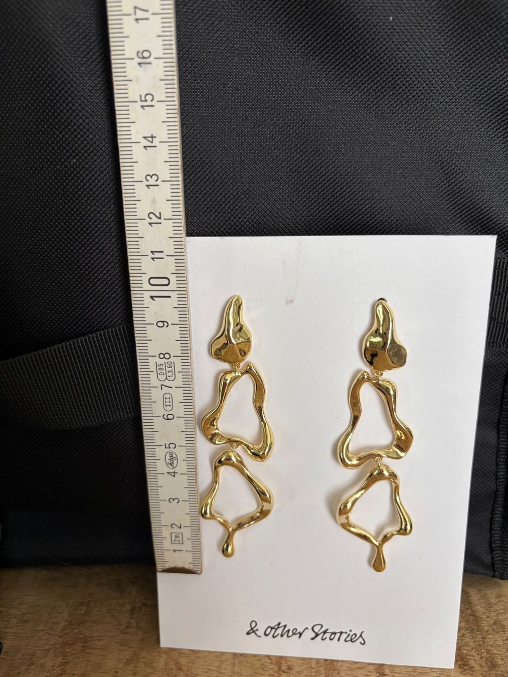 Other Stories Ohrringe & -stecker: & Other Stories Long Gold Earrings – Neu und originalverpackt aus Zürich von mon_ht6w 1