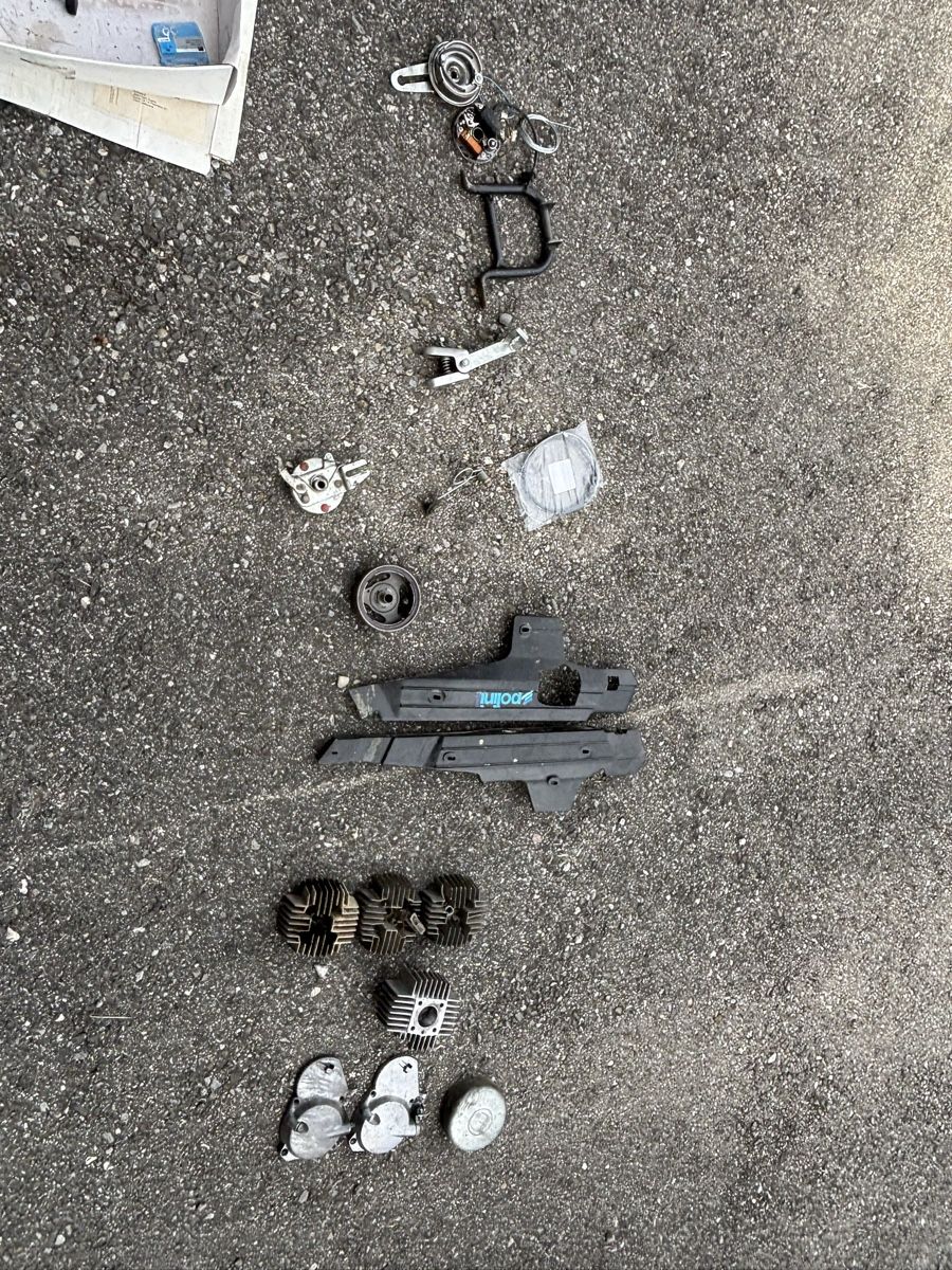 Mofas: Pièces vélomoteur – Gebraucht aus St-Aubin FR von Le124