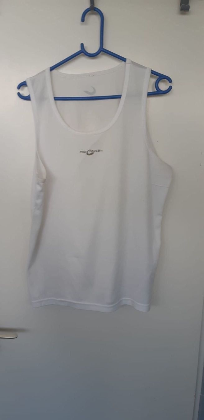 T-shirt: 1 Shirt Ärmellos – Usato da Emmen venduto da Carbru