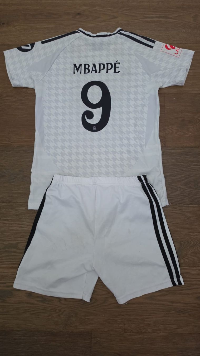 Adidas Survêtements: Fussball Trikot Set Real Madrid MBAPPE 152 – D'occasion à Unterengstringen par pascalkurmann 1