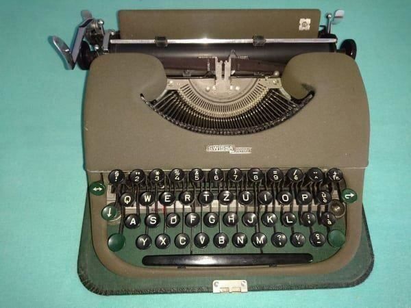 Macchine da scrivere: Machine à écrire / Vintage – Usato da Cortaillod venduto da signep 1