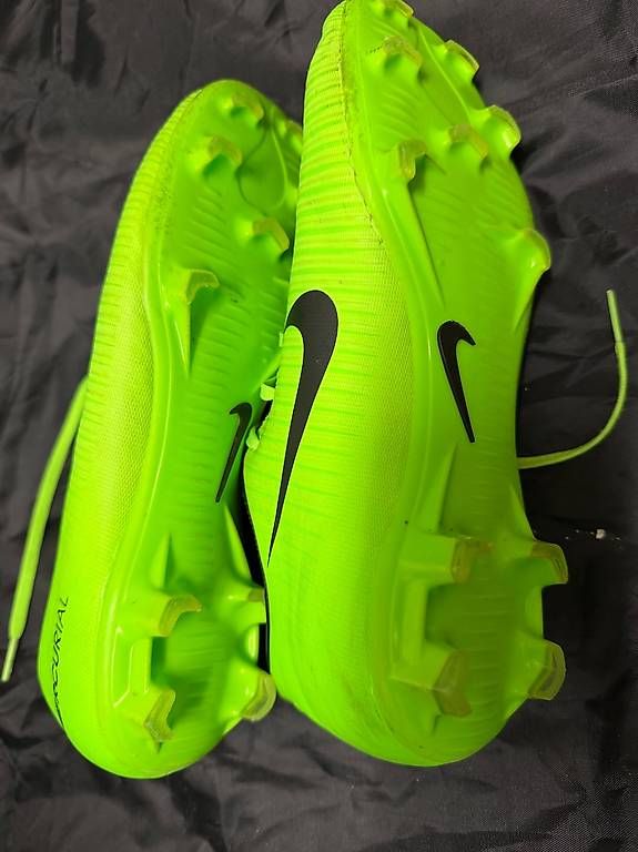 Scarpe da uomo: Fussballschuhe Gr 40 – Usato da Menzingen venduto da lua123 1